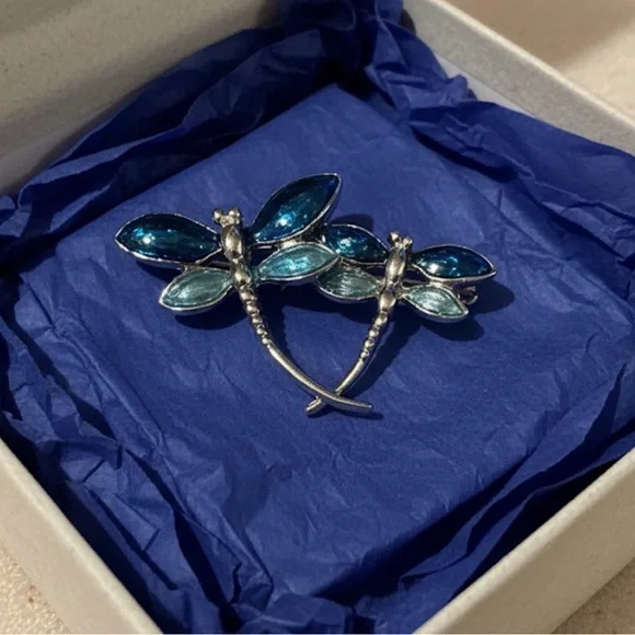 Elegant Blue Dragonfly Brooch - Picture 3 of 3